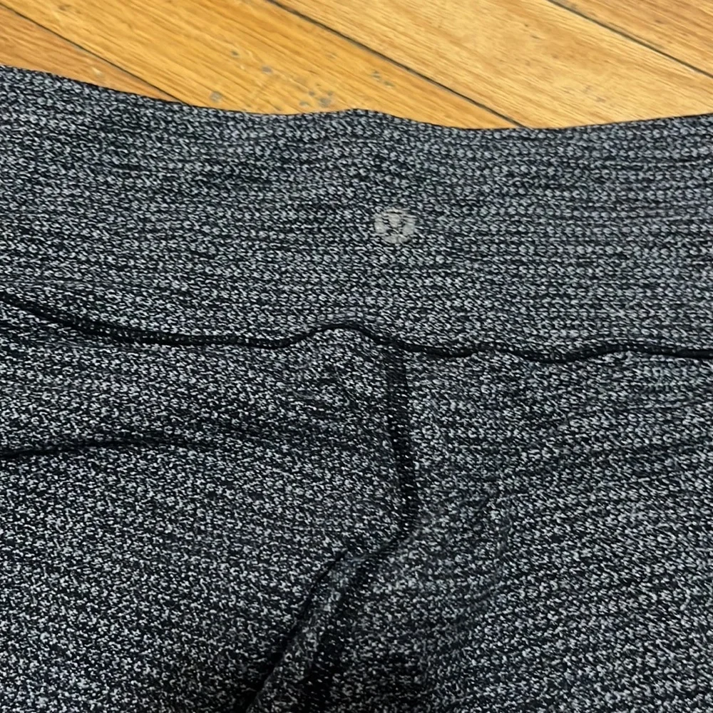 Lululemon gray speckled wunder under crop - Picture 4 of 5